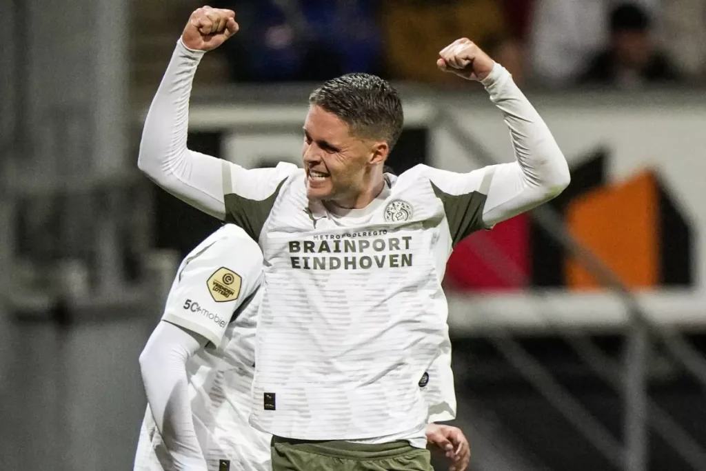 Fenerbahçe, PSV Eindhoven’un Orta Saha Yıldızı Joey Veerman ile Prensip Anlaşmasına Vardı