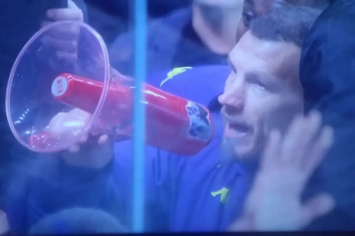 Fiorentina’da kaos: Edin Dzeko çareyi megafonu eline almakta buldu