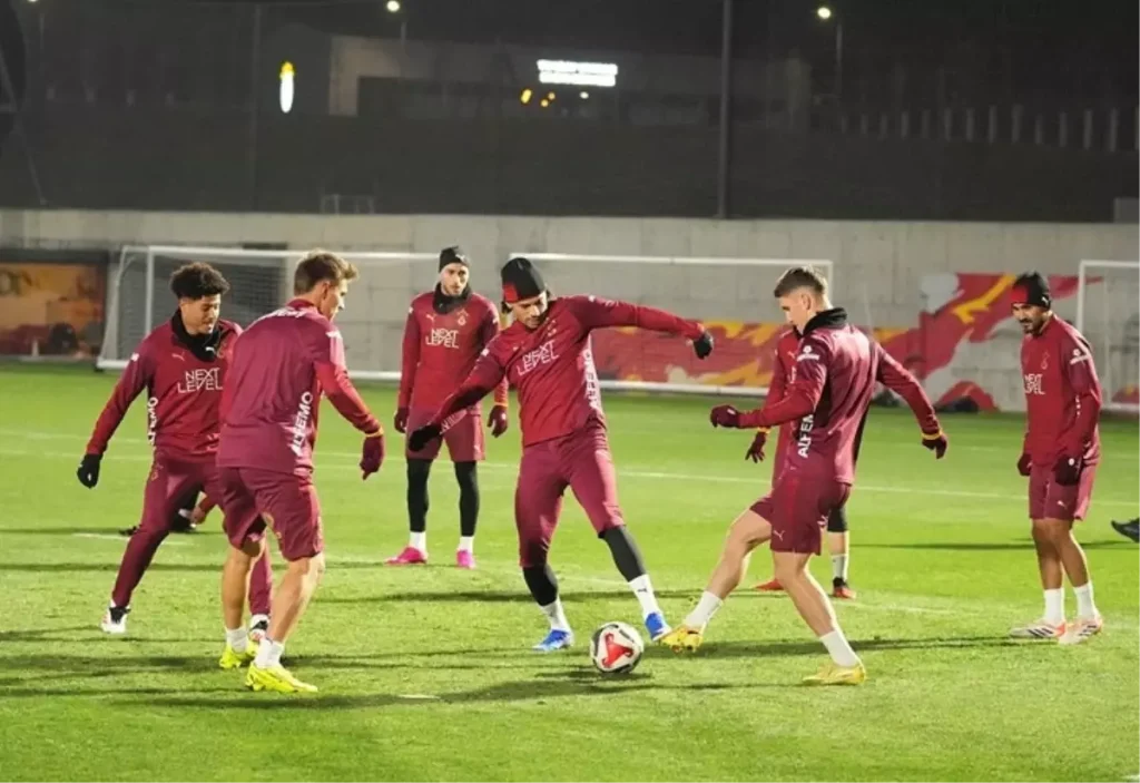 Galatasaray, Trabzonspor Maçına Hazırlıklarını Hızlandırıyor: Super Kupa Yarı Finali İçin Antrenmanlar Başladı