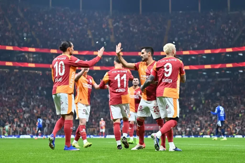 Galatasaray, Kasımpaşa’yı 3-0 Yenerek Liderliği Sürdürdü