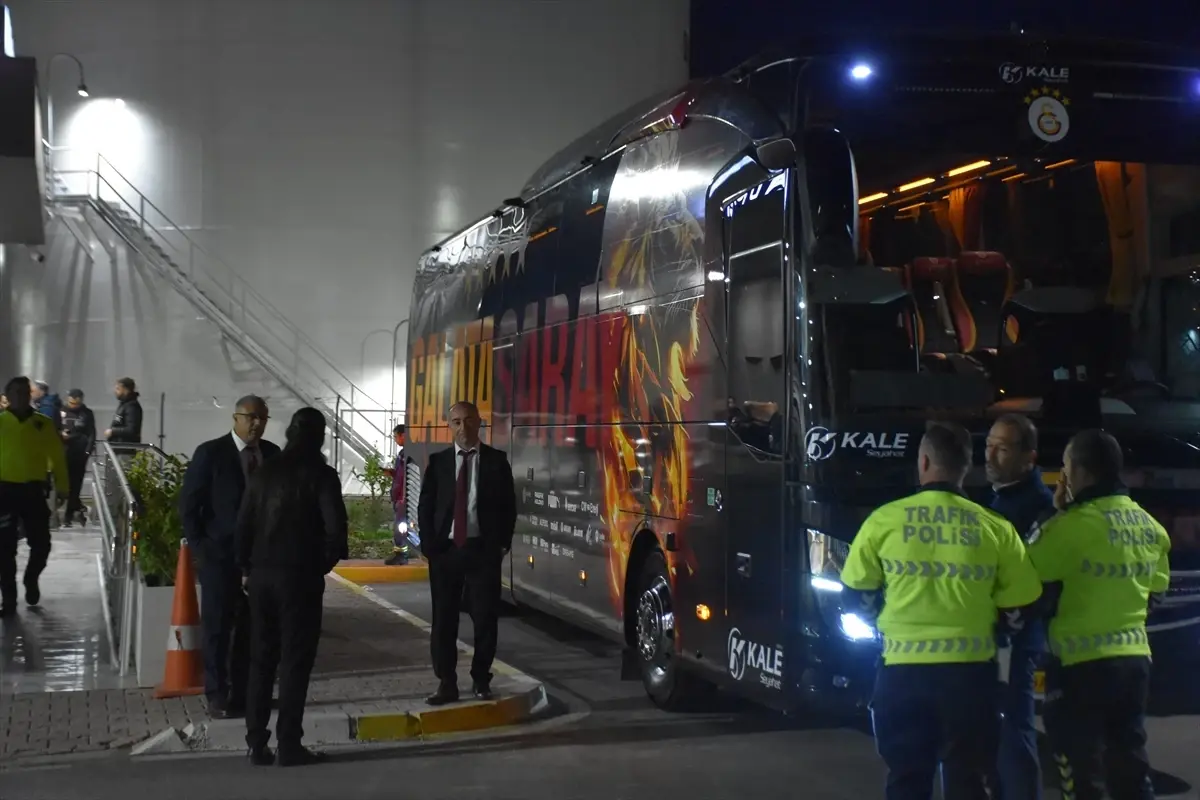 Galatasaray Antalya’ya Geldi: Süper Lig’in Kırmızı‑Sarı Kafilesi Şehirde