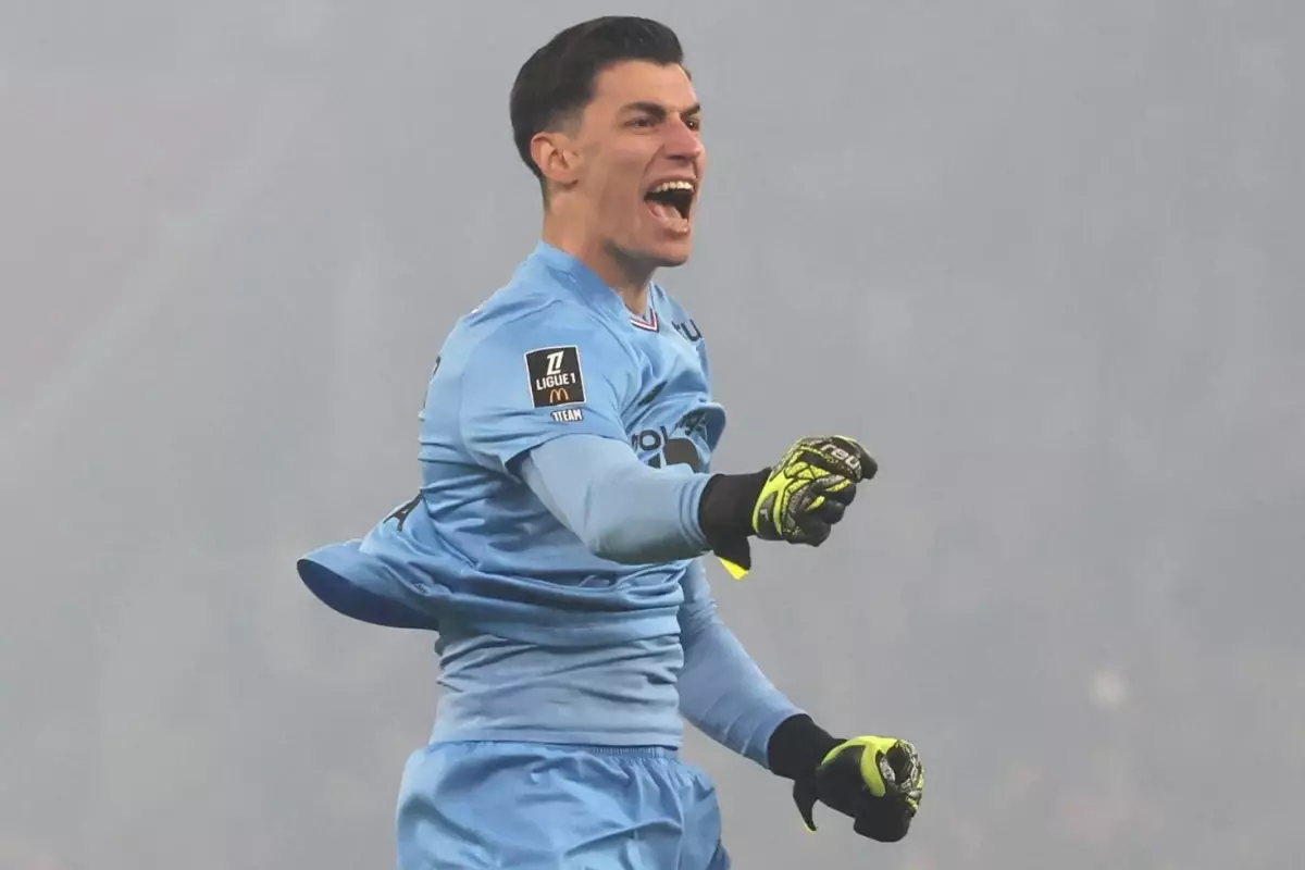 Galatasaray’la da anılıyordu! Eski Fenerbahçeli Berke Özer hangi takımı tuttuğunu açıkladı