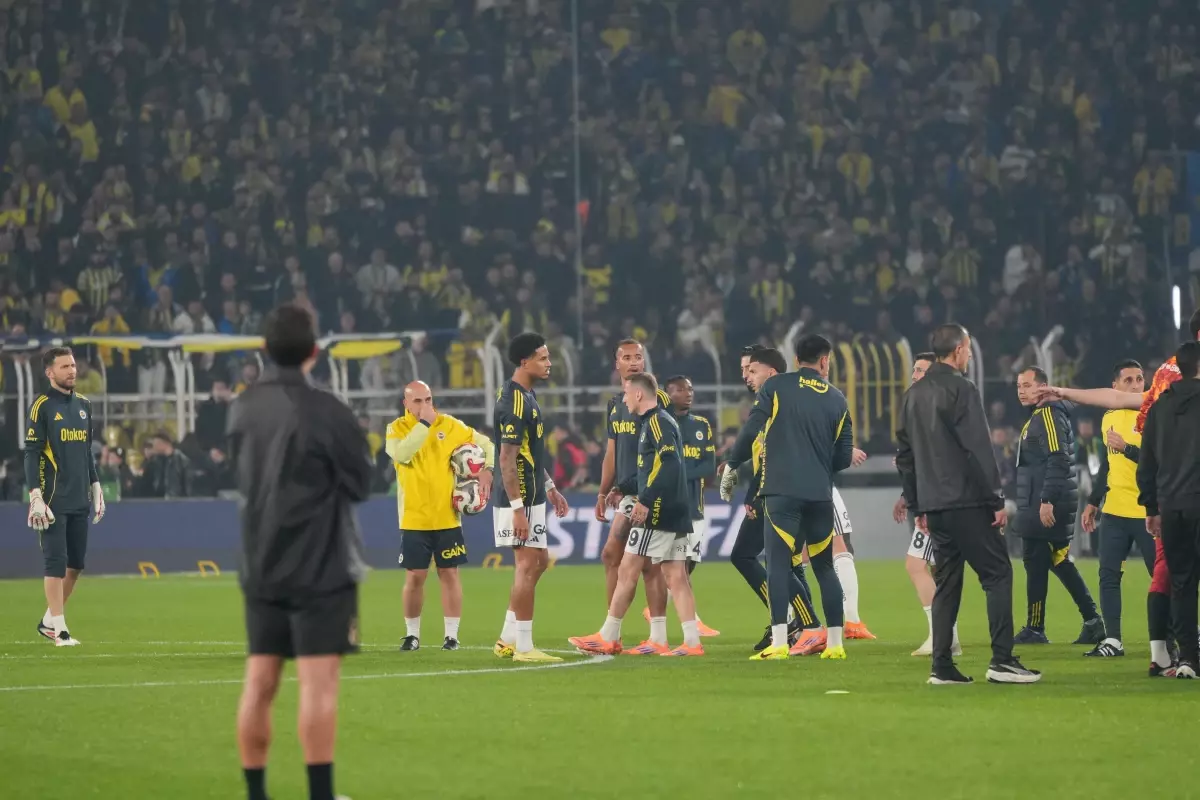 Fenerbahçe-Galatasaray Derbisi: 4 Eksik, Tam Destek ve Şaşırtıcı Taktik Değişiklikleri
