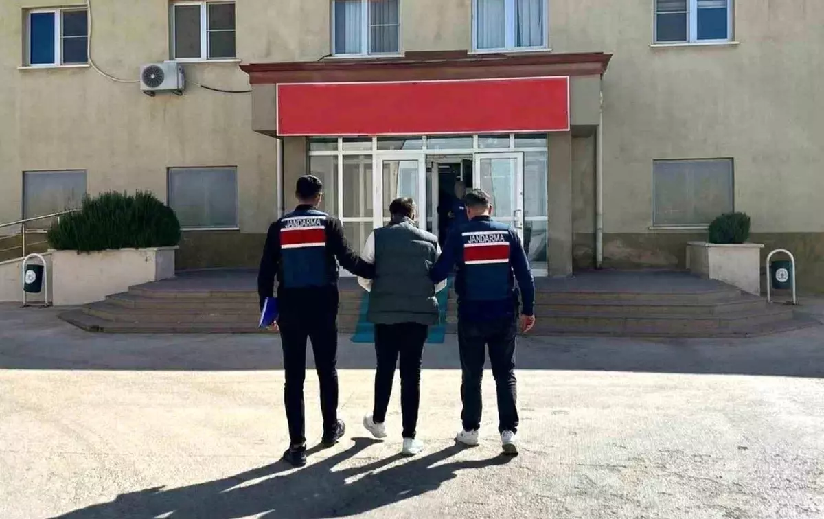 Gaziantep’te 11’er yıl hapis cezasıyla aranan 3 şahıs jandarma ekipleri tarafından güvenli bir şekilde yakalandı
