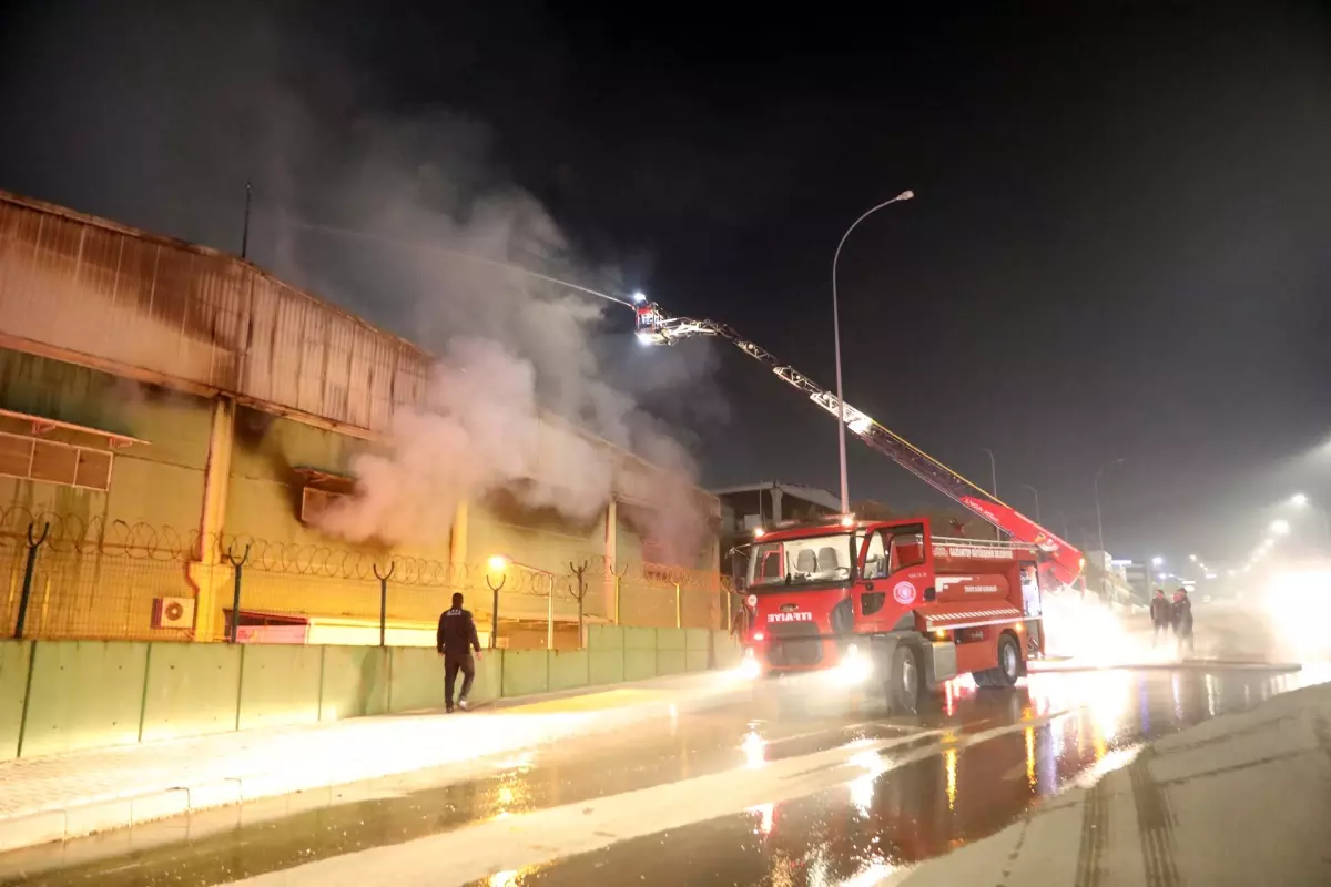 Gaziantep’te Ambalaj Fabrikasında Çıkan Yangın Kontrol Altına Alındı