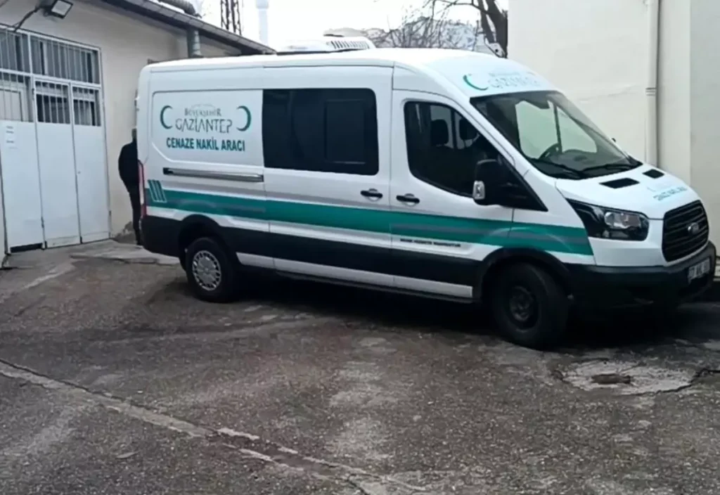 TAG Otoyolu’nda Dehşetli Kaza: Bariyer Çarpması Sonrası Araç Alev Aldı, Sürücü Yanarak Hayatını Kaybetti