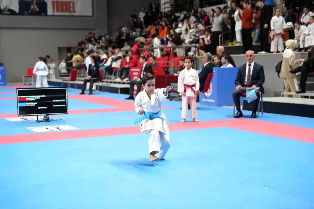 Gaziosmanpaşalı Kaan Ayaz’dan 7 Yaşında Çifte Şampiyonluk