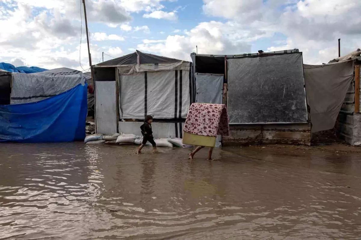 Byron Fırtınası Gazze’de Can Aldı: 12 Ölüm, 27 Bin Çadır Yıkıldı