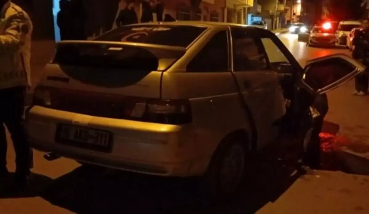 Bursa’da Gece Yarısı Trafik Kazası: 2 Yaralı Acil Müdahale ile Hayatlarını Kurtardı