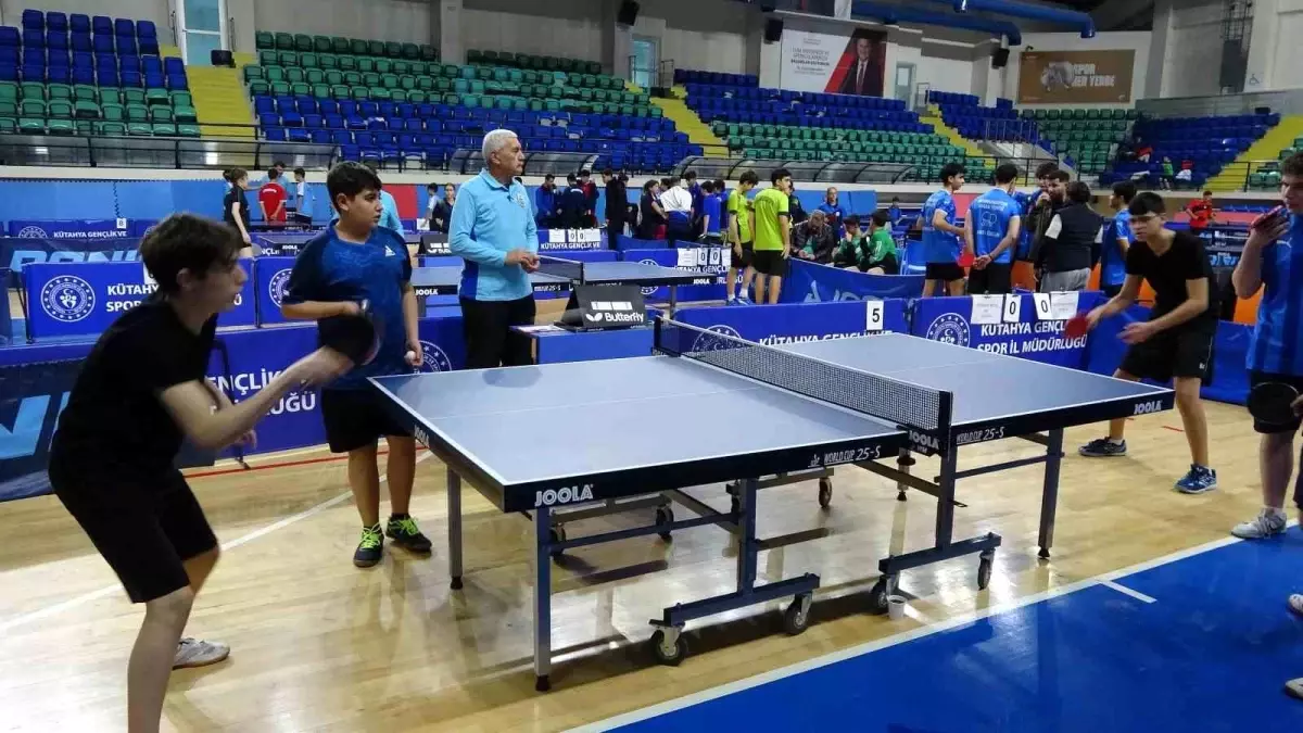 Gençler Masa Tenisi Yarışmaları Kütahya’da Başladı