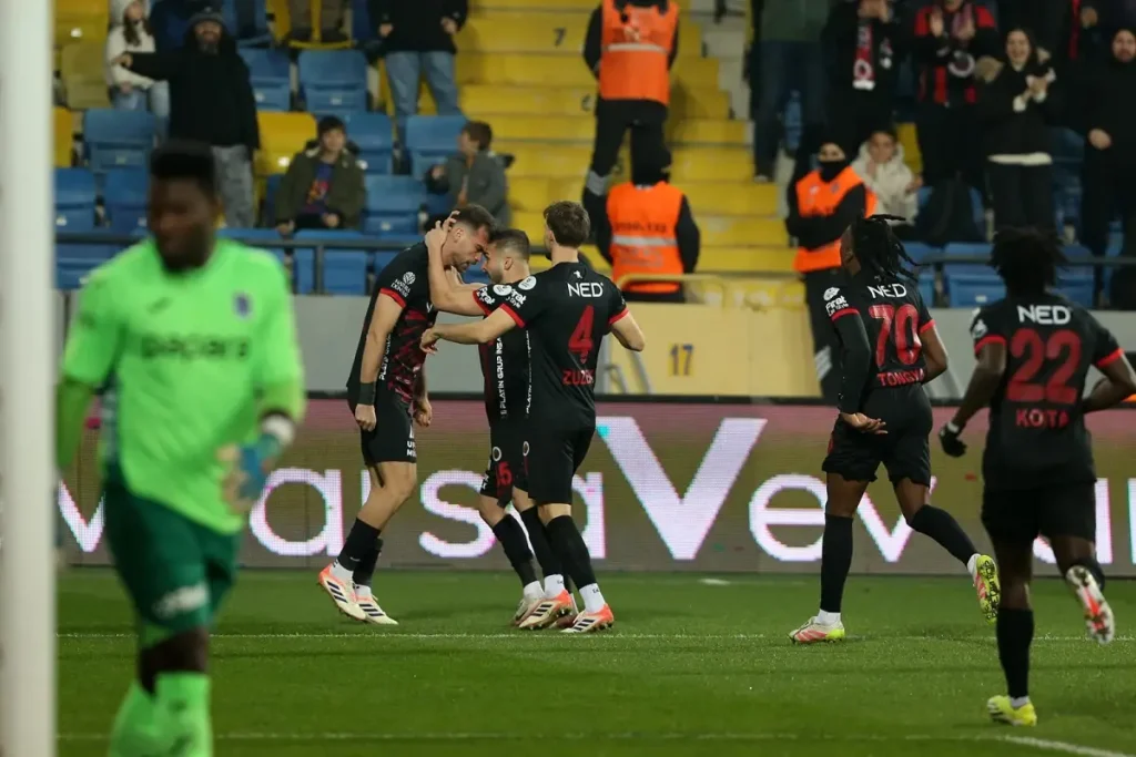 Gençlerbirliği, Trabzonspor’u 4-3’lük Çarpıcı Galibiyetle Yıktı!