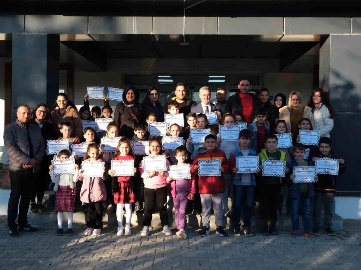 Gençlik Merkezi’nde Satranç Kursu Başarıyla Tamamlandı, Çocuklar Belgelerini Aldı