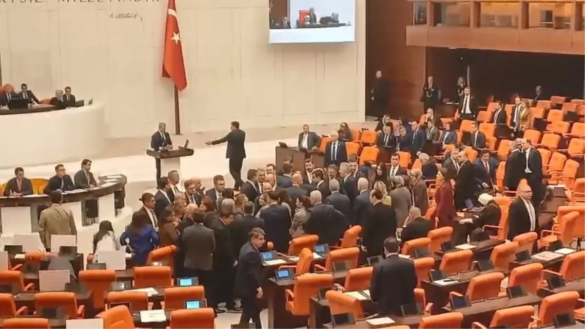 Mecliste 2026 Bütçe Görüşmeleri Sırasında Çıkan Gergin Anlar ve Parti Çatışmaları