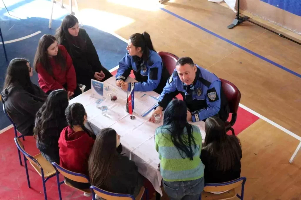 Polis Olma Şartları Öğrencilere Anlatıldı