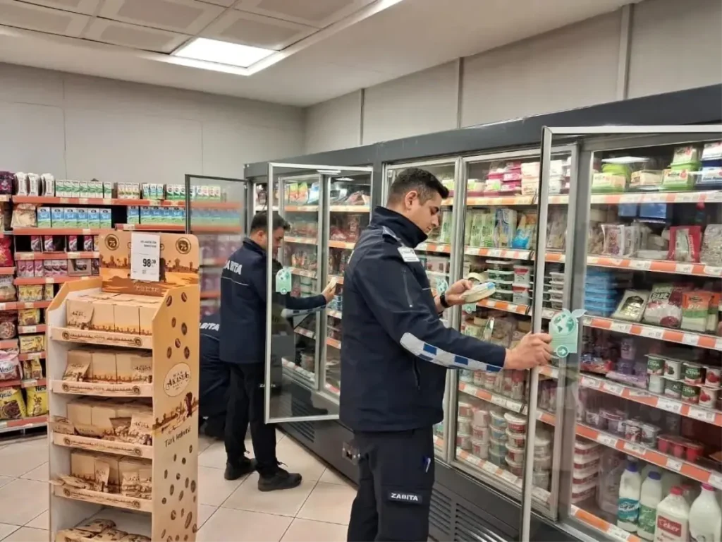 Germencik’te Zabıta Ekipleri Zincir Marketlerde Geniş Kapsamlı Denetim Gerçekleştirdi