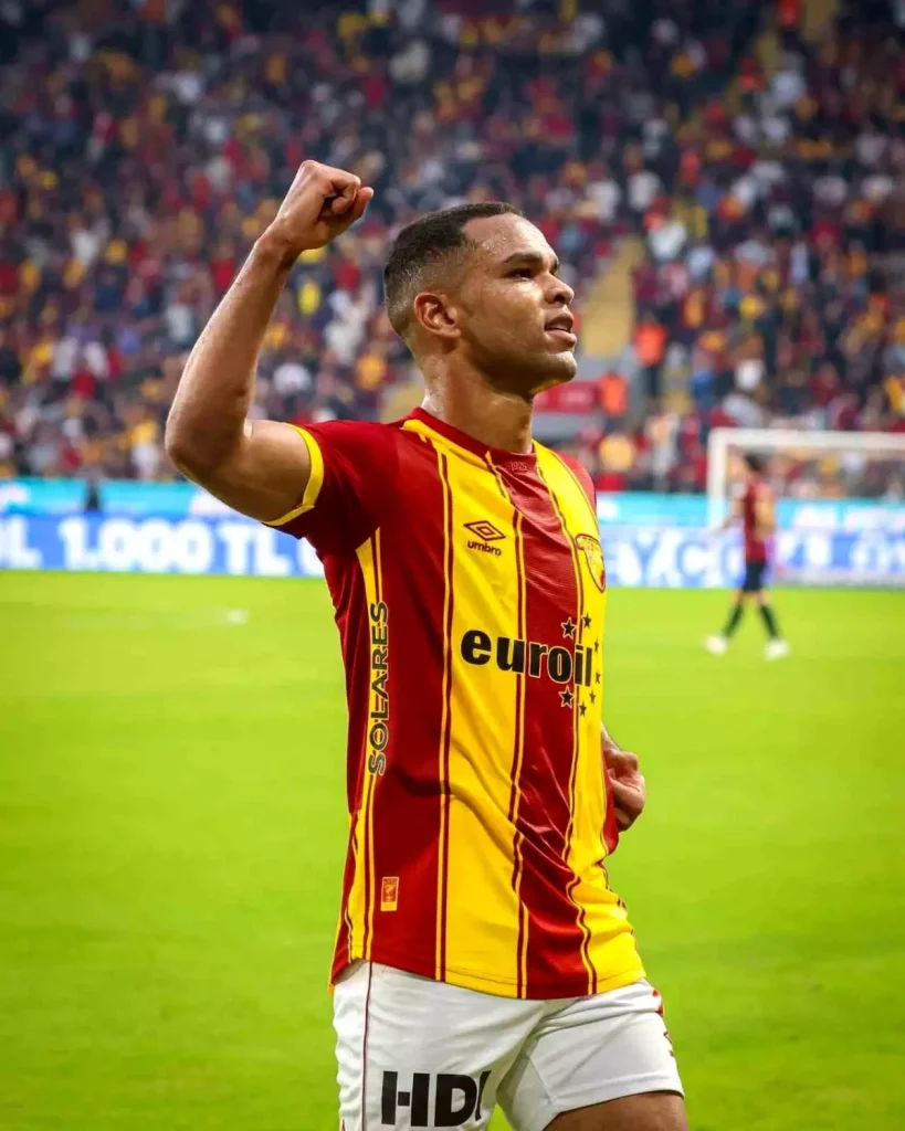 Göztepe’nin Golcüsü Juan Öne Çıktı: İlk Yarıda 6 Golle Sahada Fırtına