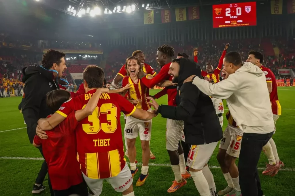 Göztepe, Samsunspor’u 2-0 Yenerek 4. Sıraya Yükseldi