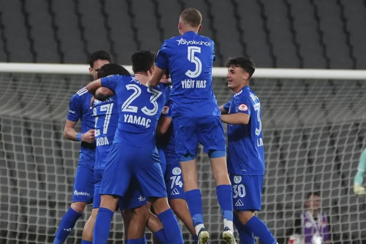 Göztepe’den Türkiye Kupası’na Erken Veda! 2. Lig Ekibi Beyoğlu Yeni Çarşı Şaşırtıcı Galibiyet Aldı