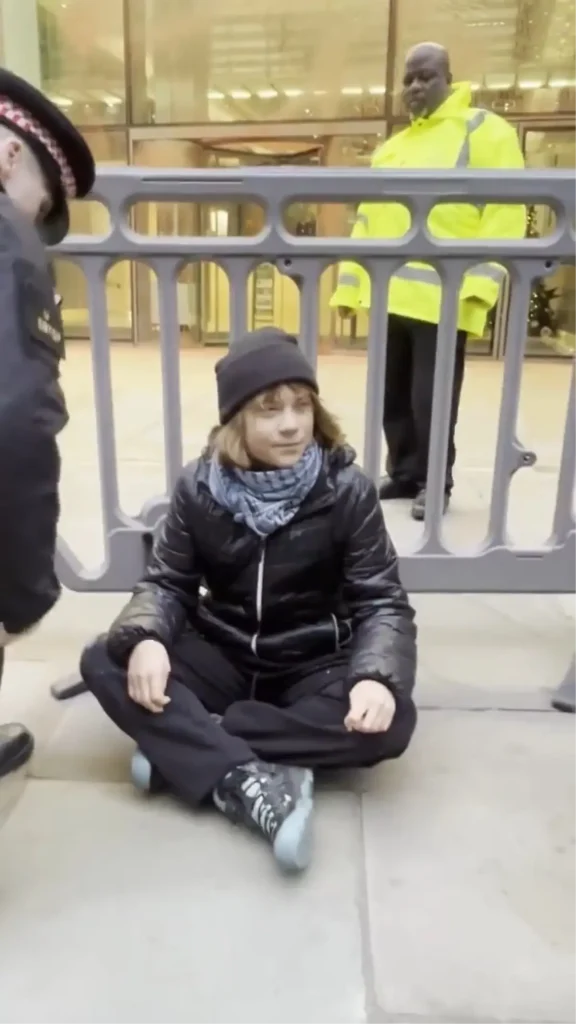 Greta Thunberg Londra’da Filistin Yanlısı Protesto Sırasında Gözaltına Alındı