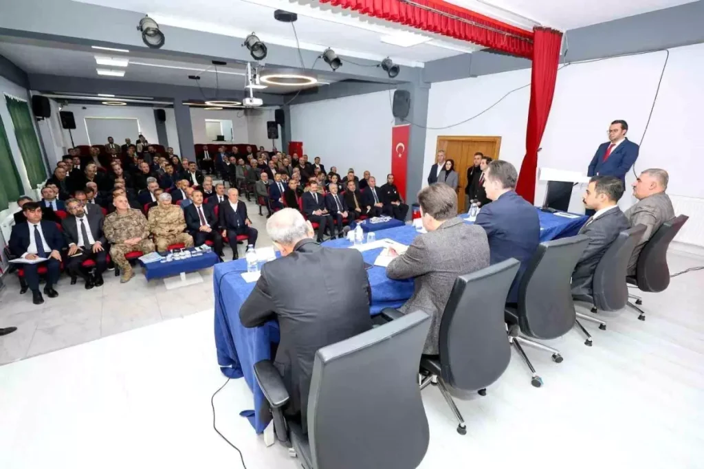 Güroymak’ta İlçe Koordinasyon, İstişare ve Muhtarlar Toplantısı Gerçekleştirildi
