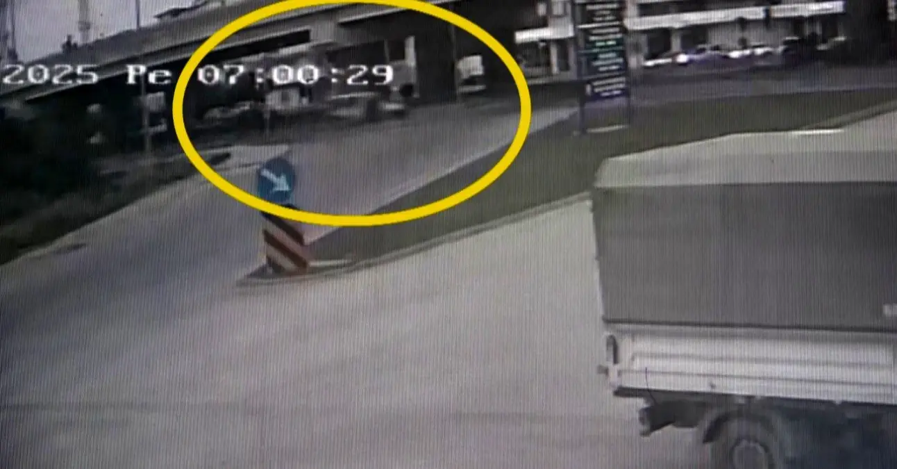 Manavgat’ta Yaya Kazası: Hafif Ticari Araç Yol Kenarında Yaralıyı Savurdu