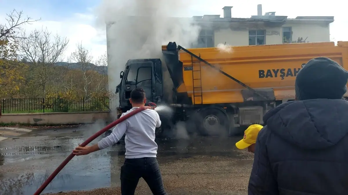 Bursa’da Hafriyat Kamyonu Alev Aldı, Orman İşletme Müdürlüğü Söndürdü