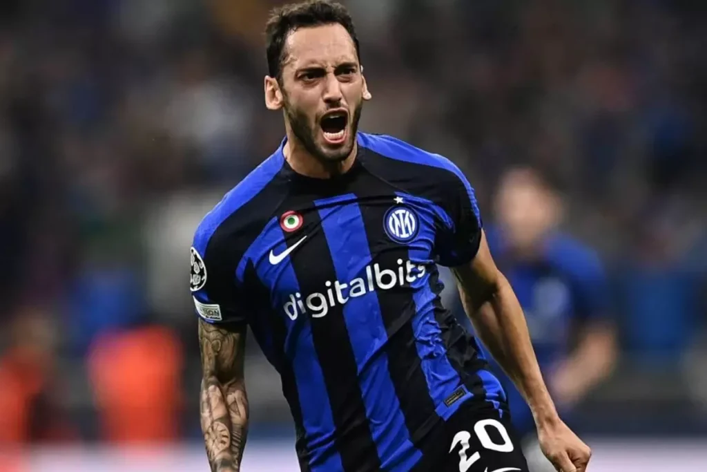 Hakan Çalhanoğlu Suudi Arabistan Kafilesinde! Inter’in Süper Kupa Yolculuğu ve Sakatlık Güncellemesi