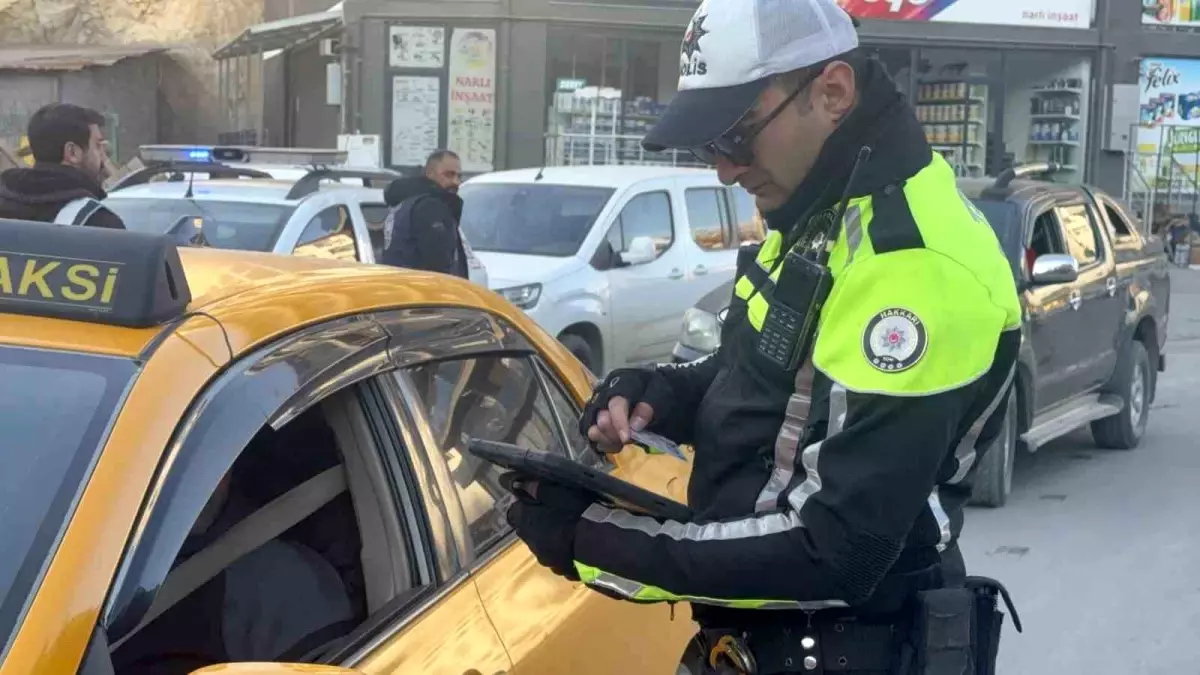Hakkari’de Eş Zamanlı Huzur Denetimiyle Güvenlik Önlemleri Katbekat Artırıldı