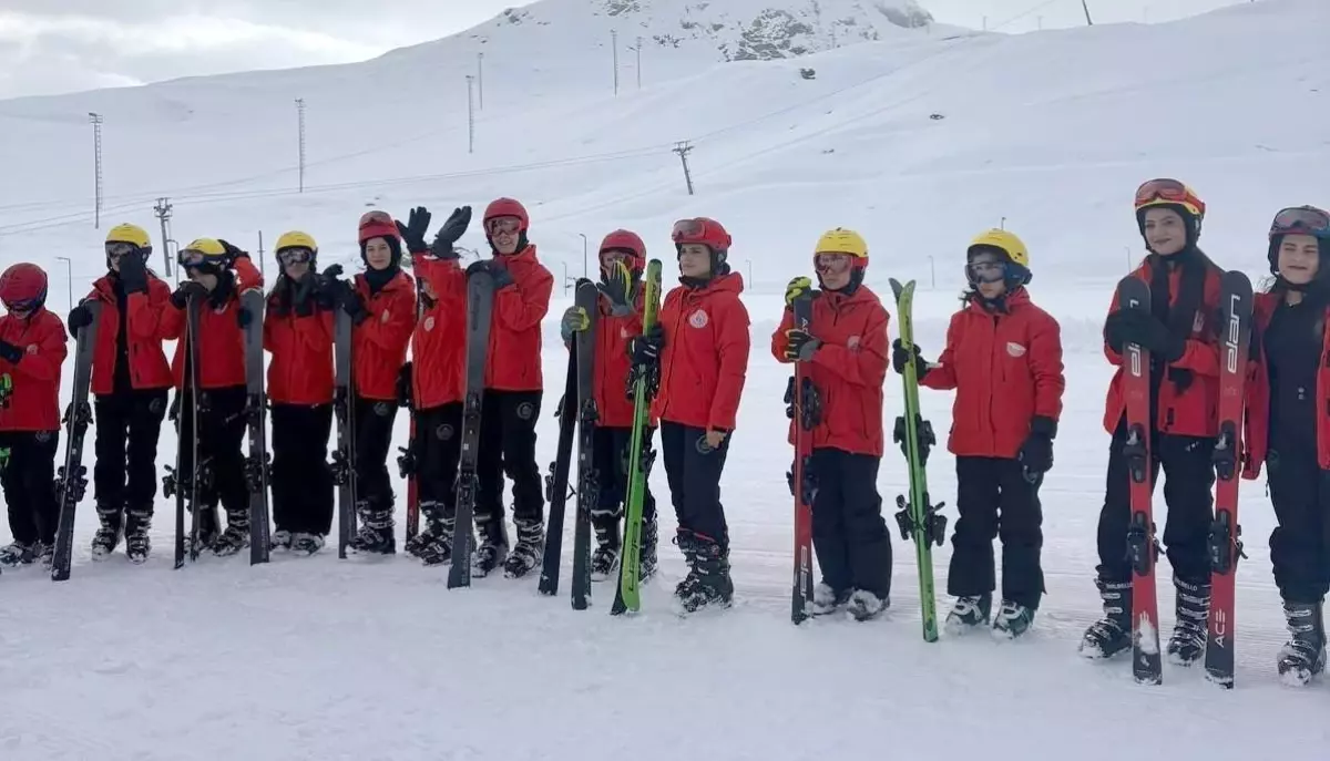 Hakkari’de Temel Kayak Eğitimleri Başladı
