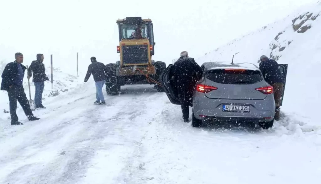 Muş’ta Şiddetli Kar Yağışı Nedeniyle Hasköy‑Mutki Kara Yolu Trafiğe Kapatıldı