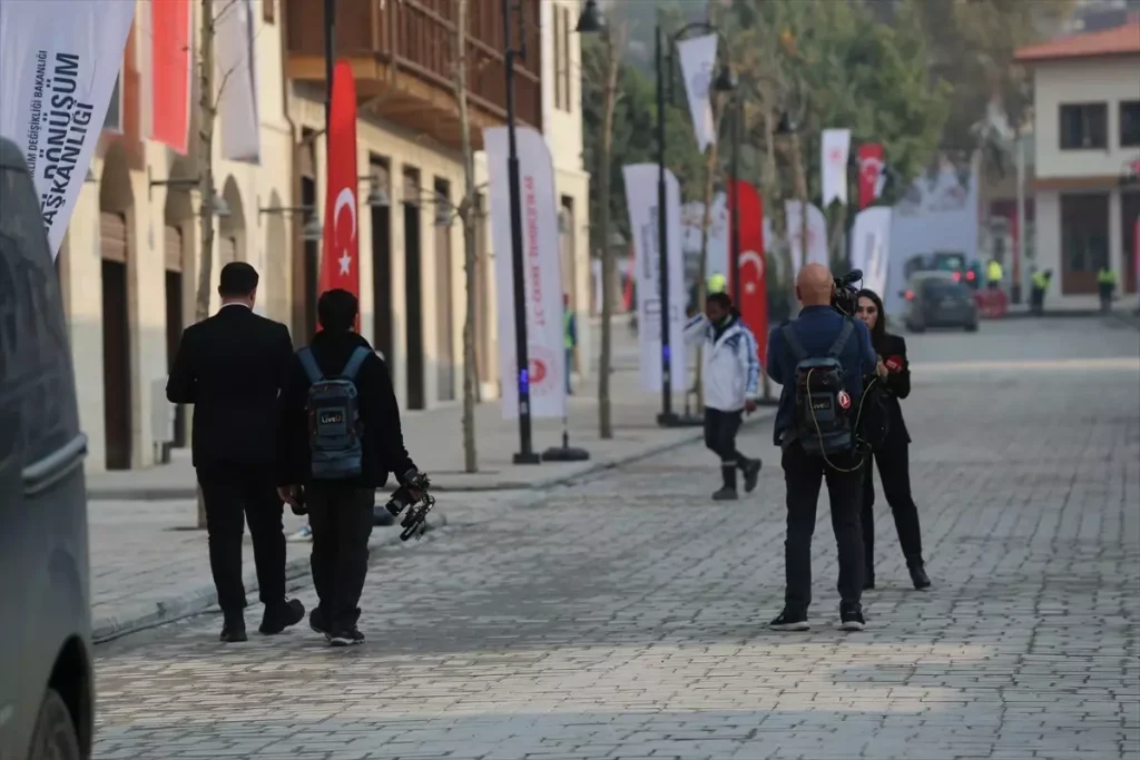 Hatay’da ağırlanan gazeteciler 6 Şubat depremleri sonrası yürütülen büyük ölçekli yeniden inşa çalışmalarını yerinde inceledi
