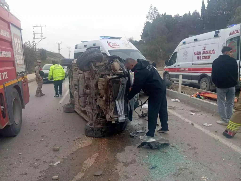 Hatay’da Defne İlçesinde 5 Yaralıyla Sonuçlanan Şok Trafik Kazası