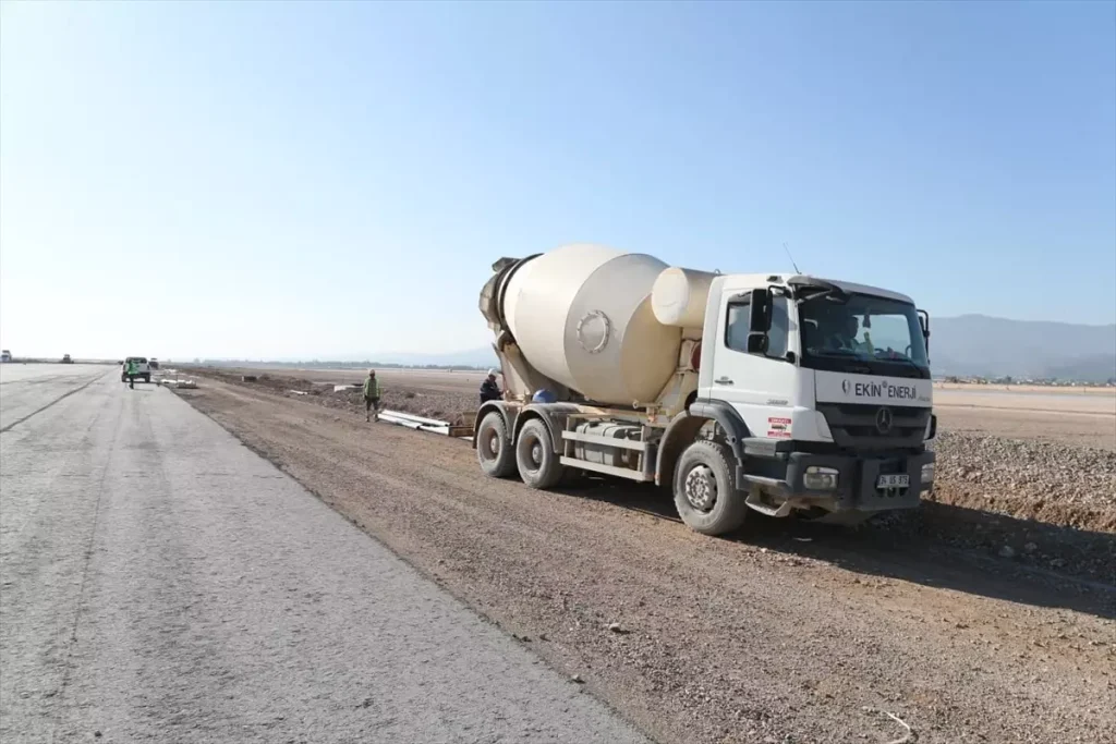 Hatay Havalimanı’nda İkinci Pist Çalışmaları Devam Ediyor