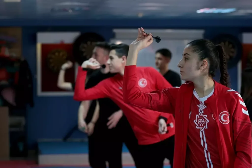 15 Yaşındaki Zeynep Yılmaz, Dünya Elektronik Dart Şampiyonası’nda Şampiyon Oldu!