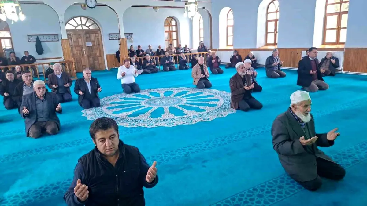 Madenciler Günü’nde Mevlid ve Lokma: Kütahya’da Yaşamını Yitiren Madencilere Anma Töreni