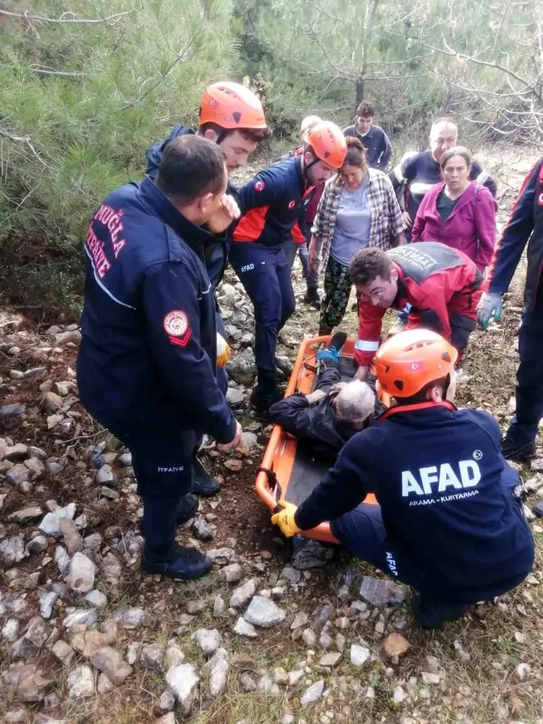 Hayvan otlatırken kayalıklardan düştü