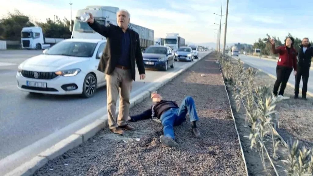 Bursa-Çanakkale yolunda aydınlatma direğine çarpan otomobilde sürücü hafif yaralı