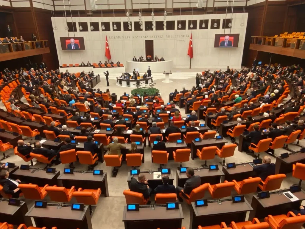 TBMM’de 2026 Bütçe Görüşmeleri Sırasında İYİ Parti ve DEM Parti Arasındaki Sert Çatışma