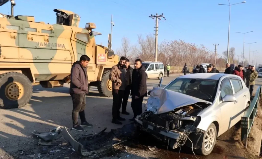 Iğdır’da Kaza: Otomobil ve Kamyon Kafa Kafaya Çarpıştı