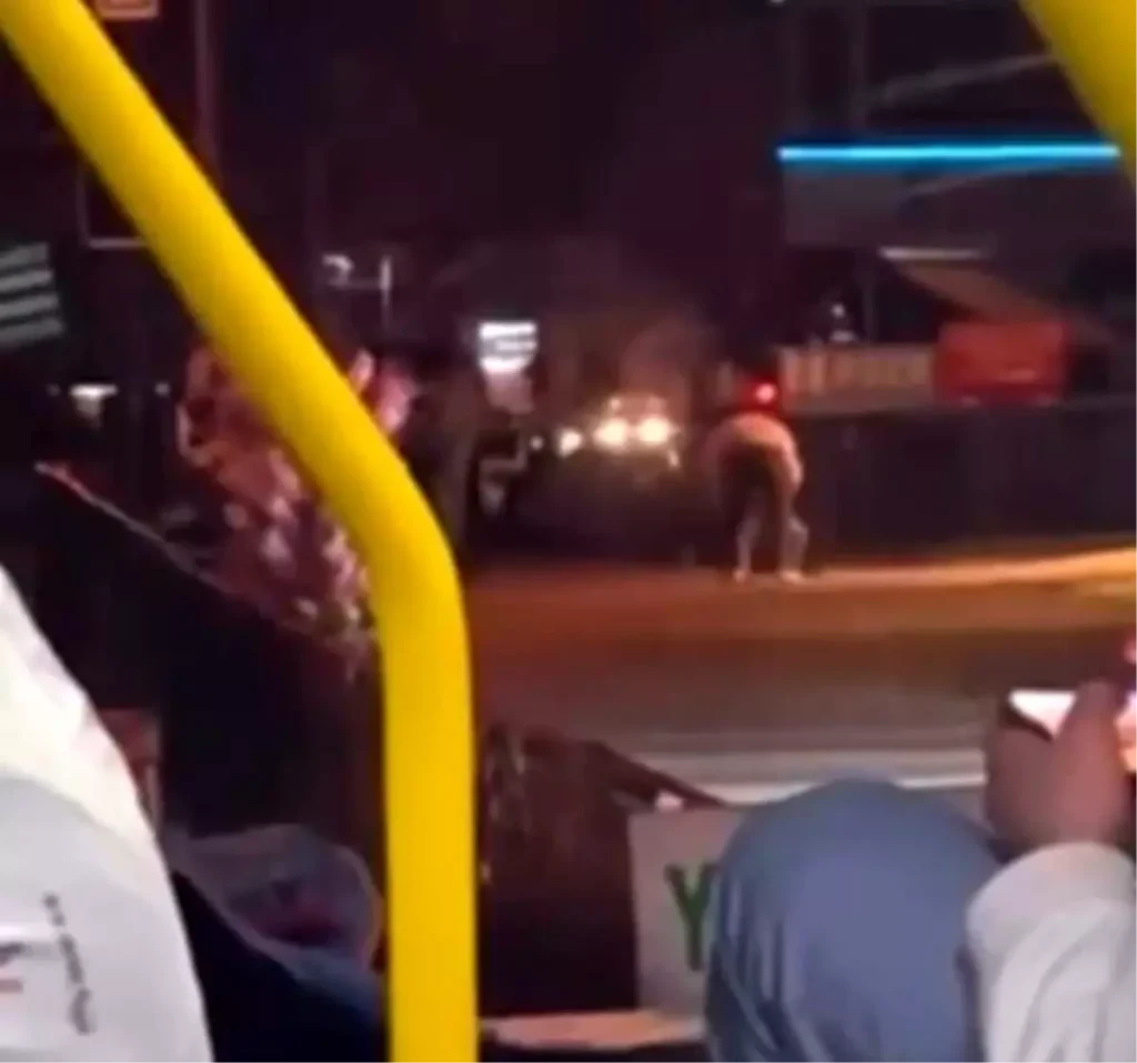 Bursa Osmangazi’de Gençler Arasındaki Şiddetli Kavga Görüntülendi