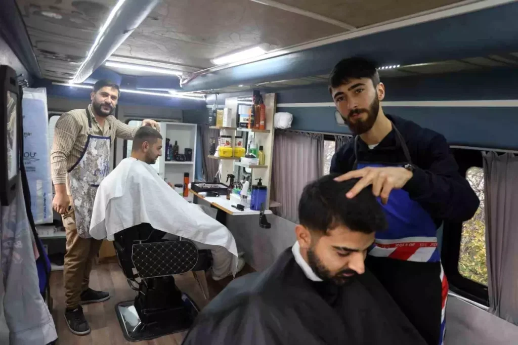 Hatay’da Devrim Yaratıyor: Minibüsle Gelen Mobil Berber Hizmeti