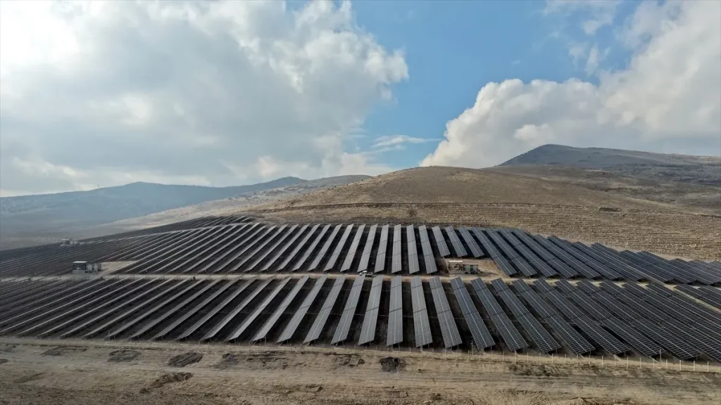 Incesu OSB’de Güneş Enerjisiyle Yeşil Dönüşüm: Elektriğin %56’sı Güneşten Geliyor!