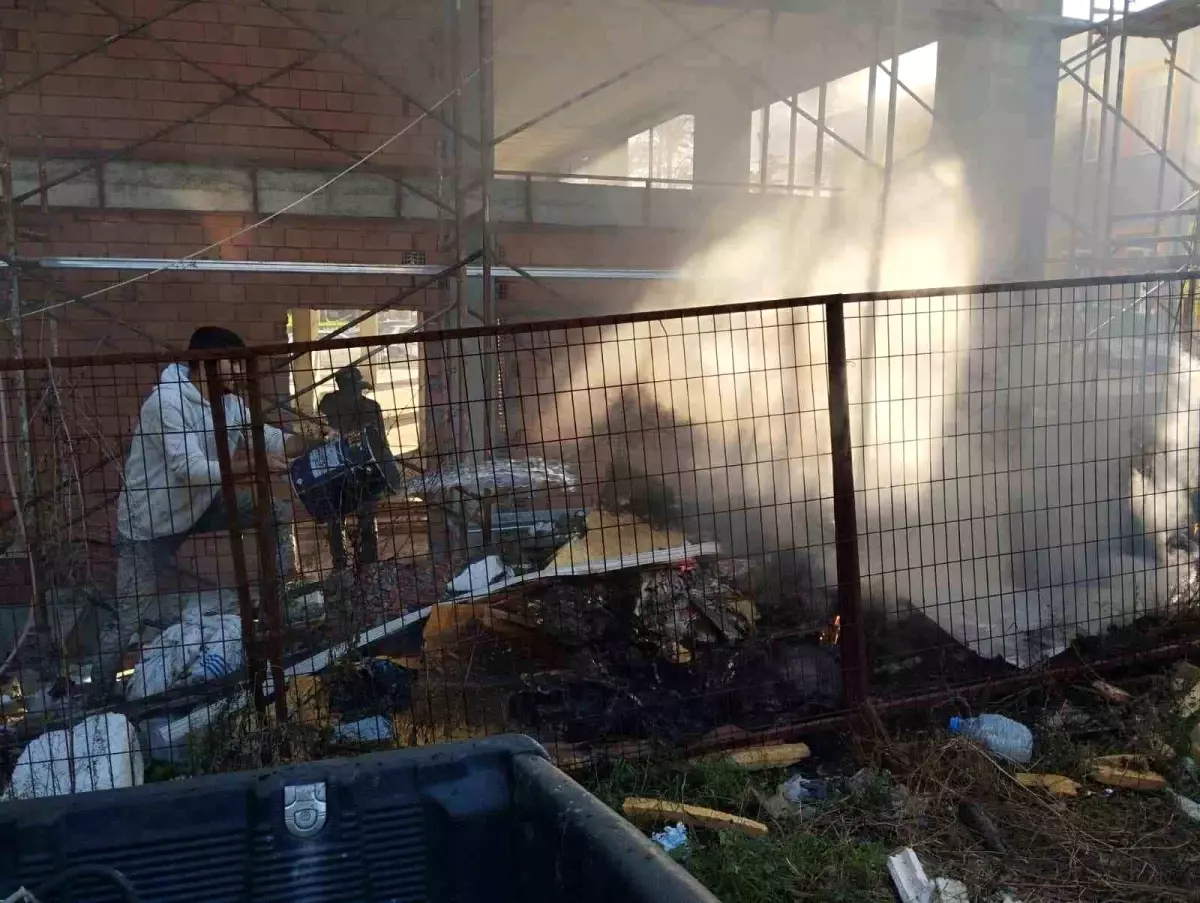 Çarşamba’da İnşaat Atıklarında Yangın: İtfaiye Hızlı Müdahale Etti