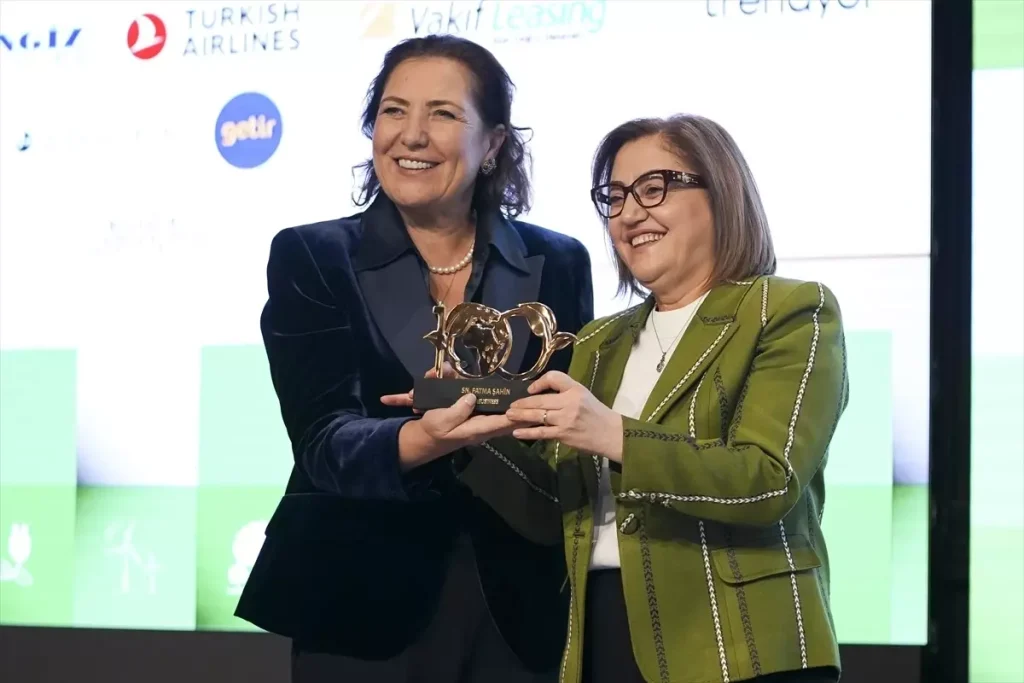 İş Dünyası ve Kamu 3. Sürdürülebilir Yüzyıl Zirvesi’nde Buluştu: Yeşil Dönüşüm ve COP31 Hazırlıkları