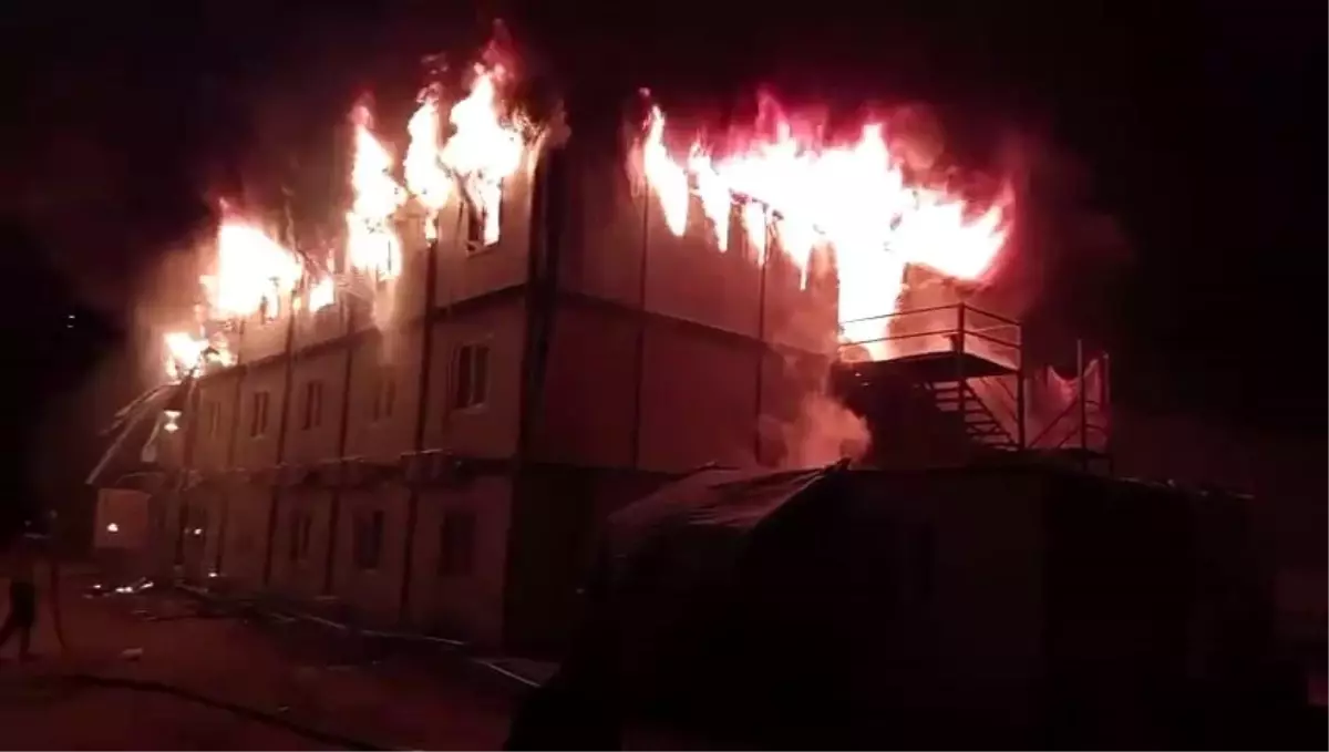 İşçilerin Kaldığı Konteyner Alevlere Teslim Oldu