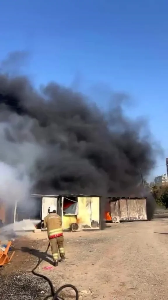 İşçilerin Kaldığı Konteyner Yatakhanede Alevler Şiddetle Yükseldi