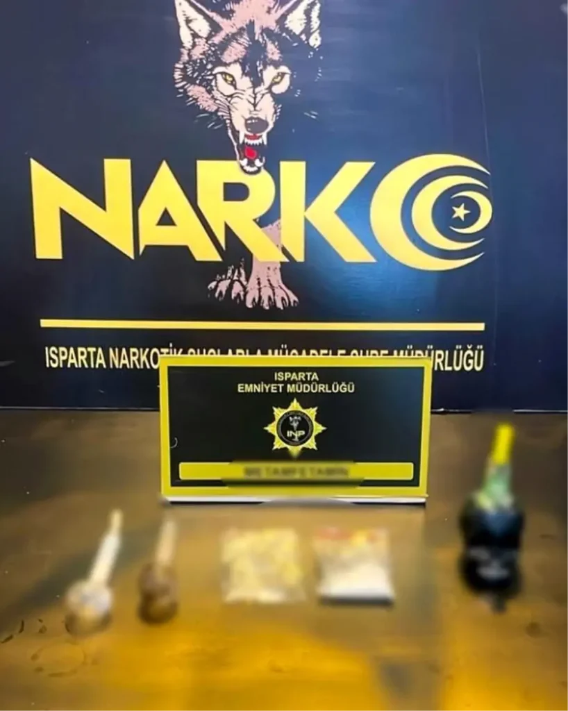 Isparta’da Narkotik Operasyonu: 9,39 Gram Uyuşturucu ve 3 Şüpheli Ele Geçirildi