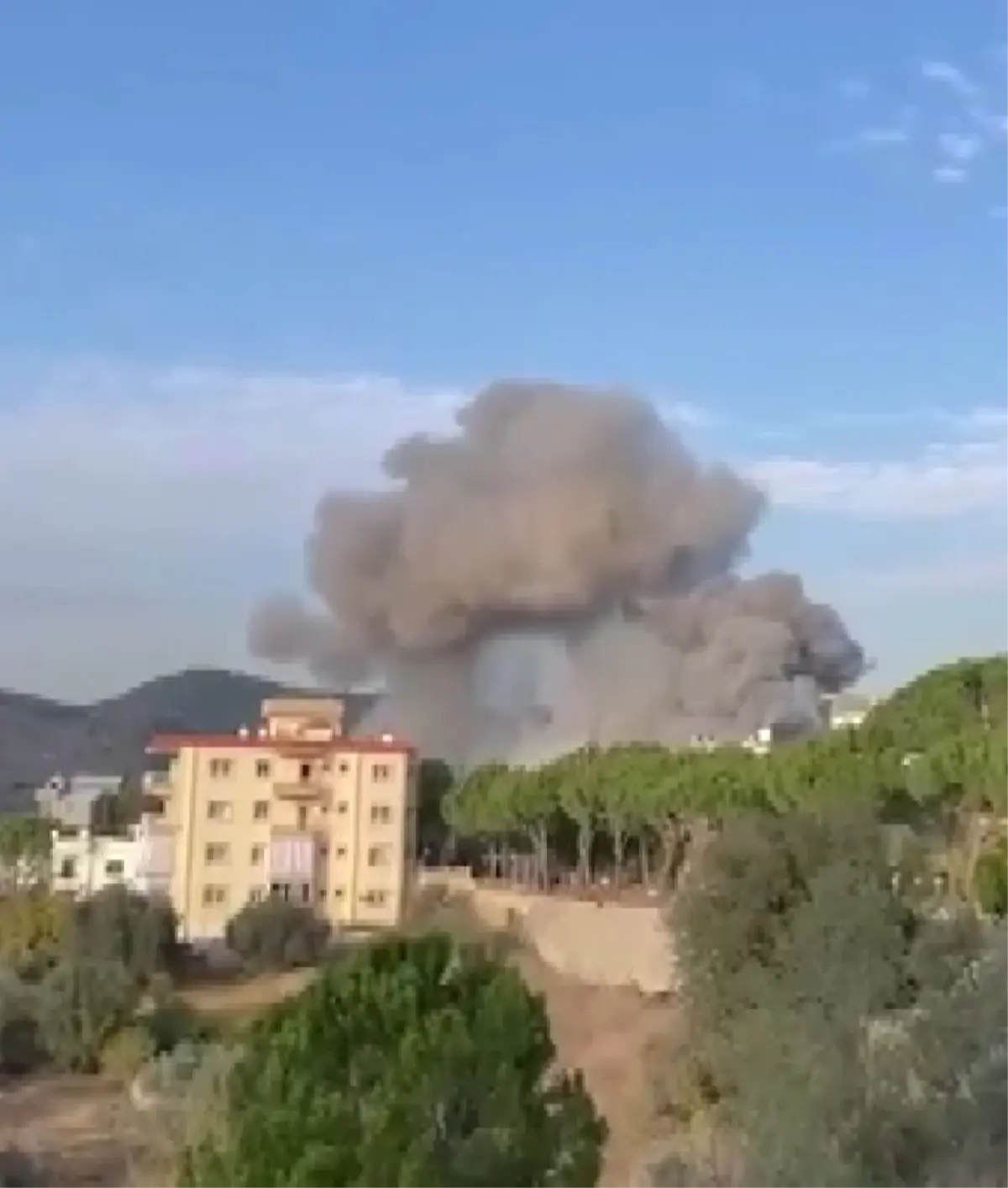 İsrail’den Lübnan’ın Mahruna Kasabasına Hava Saldırısı