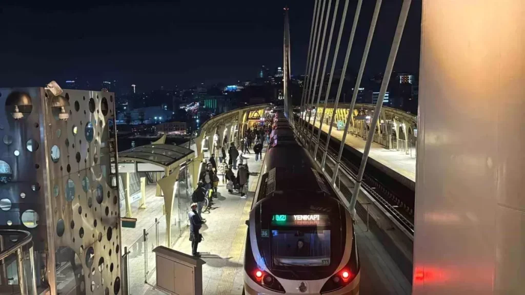 İstanbul Metro Hattında Arıza: M2 Haliç İstasyonunda Seferler Gecikmeli