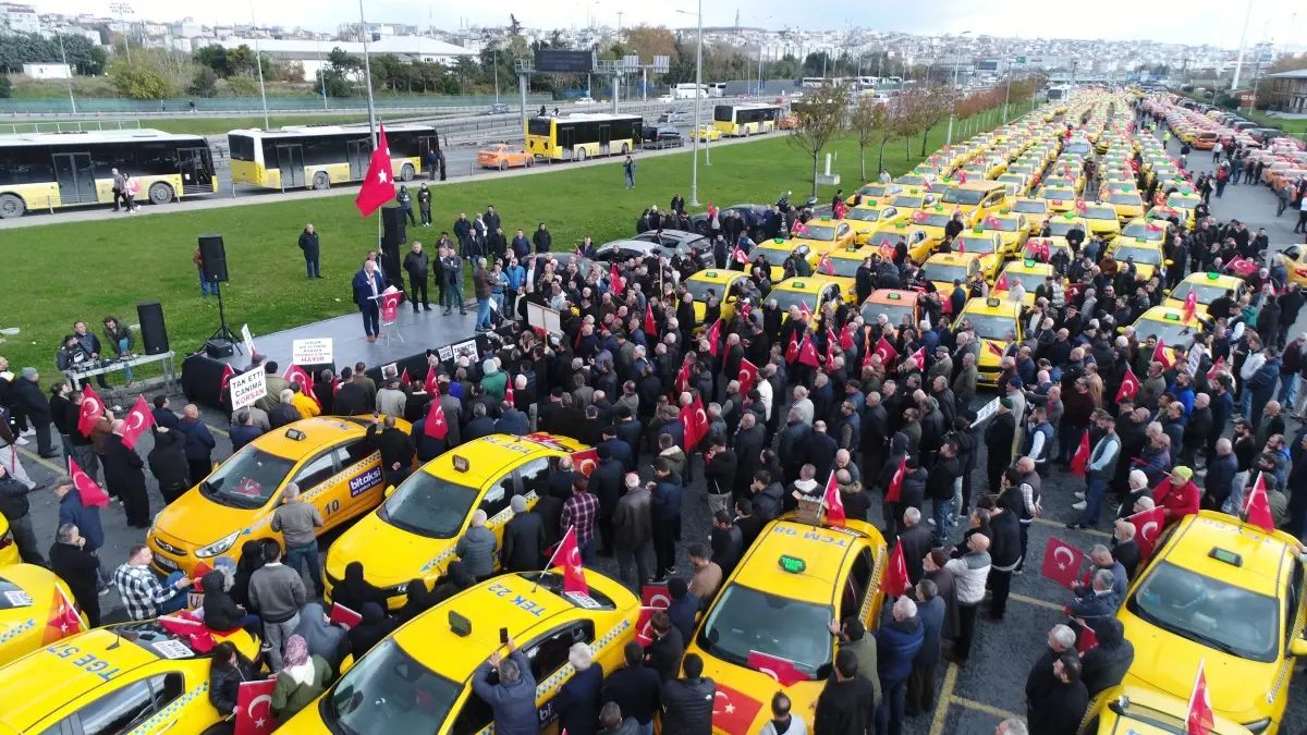 Taksiciler Korsan Taşımacılığı Protesto Etti
